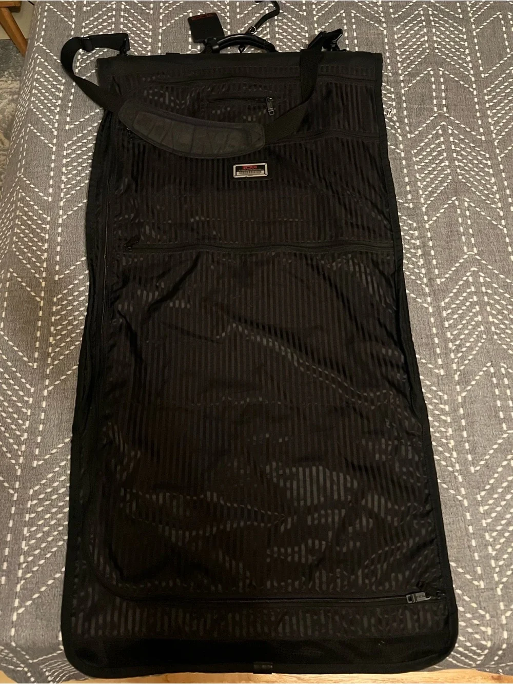 🔴 Tumi Alpha Tri-Fold Carry On